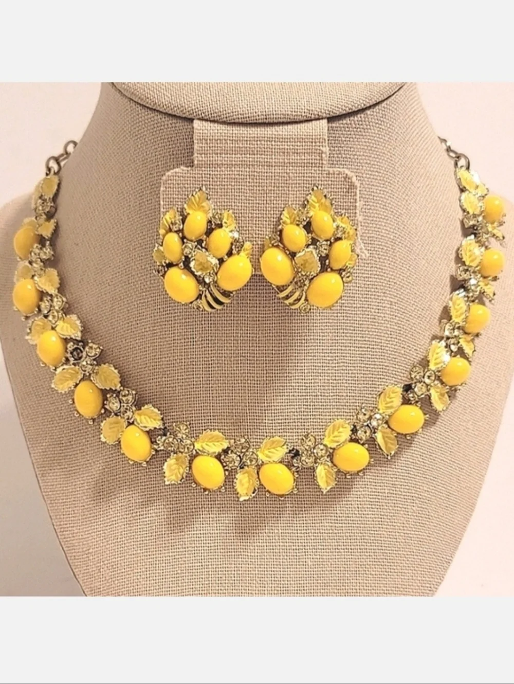 Vintage yellow gold necklace & clip on earrings retro evening cocktail jewelry